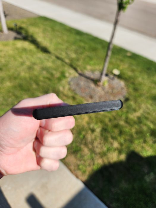 Pill dump tray edge profile